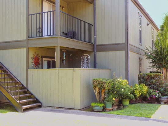 Seasons-Apartments-balcony