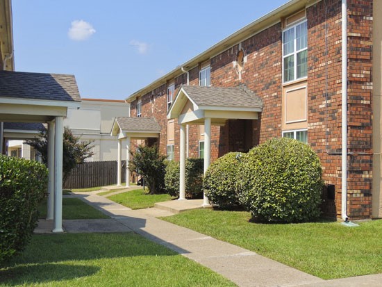 Ashton Pines courtyard