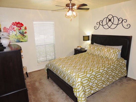 Hillside-Apartments-Shreveport-model-bedroom