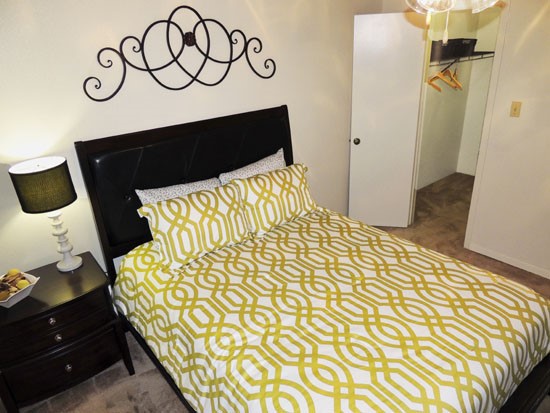 Hillside-Apartments-Shreveport-model-Bed