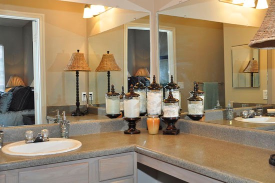 Champion Lake Beautiful Modern Model Bathroom, With 2 Large Mirrors