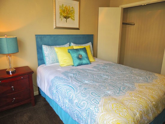 Ashton Pines model bath