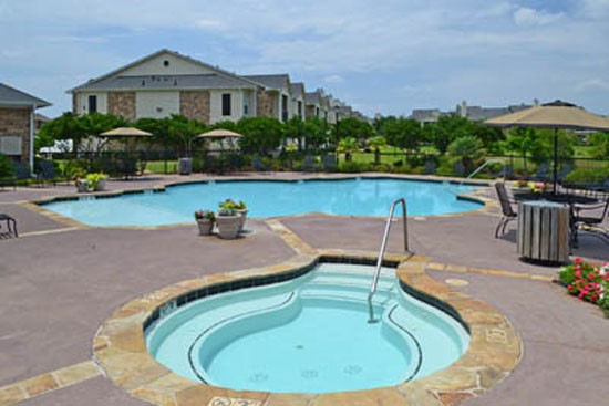 Riverwalk Apartments small spa/hot tub next to pool