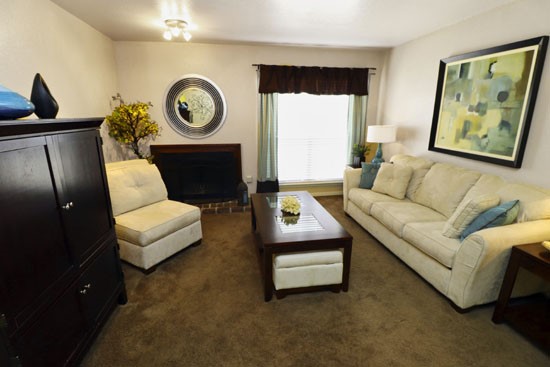 Hillside-Apartments-Shreveport-model-living-room