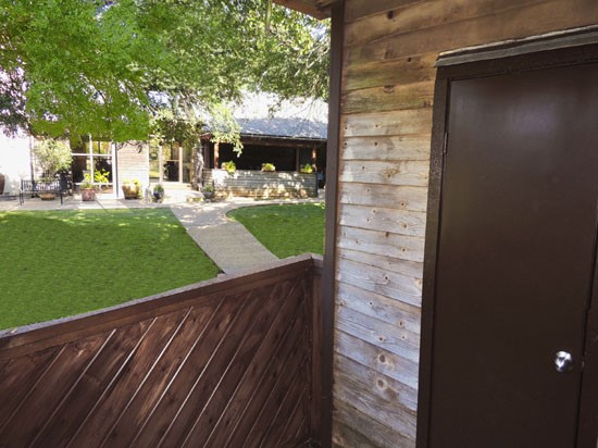 Hillside-Apartments-Shreveport-model-patio