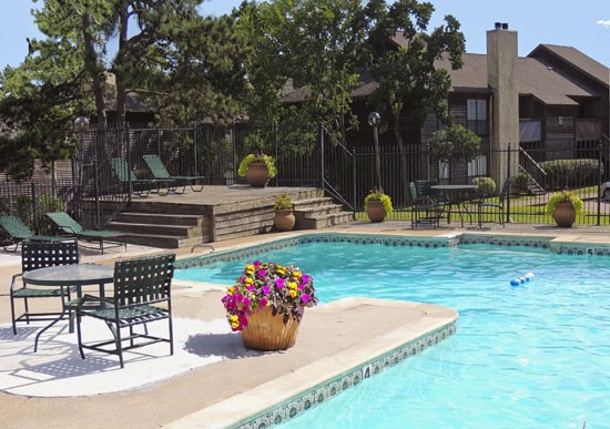 Hillside-Apartments-pool-Shreveport