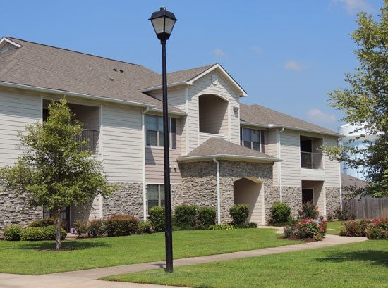 JamesTown Place Apartments Bossier Courtyard