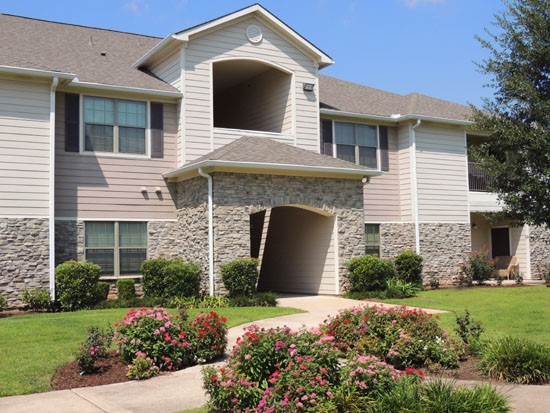 JamesTown Place Apartments Bossier Courtyard