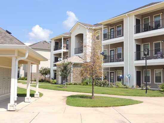 JamesTown Place Apartments Bossier Courtyard