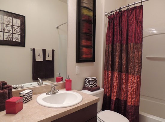 JamesTown Place Apartments Bossier Bathroom
