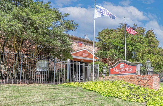 Magnolia-Apartments-Shreveport-Sign