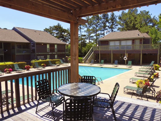 Seasons-Apartments-Shreveport-pool-Gazebo