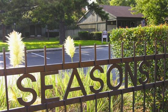 Seasons-Apartments-Shreveport-sign