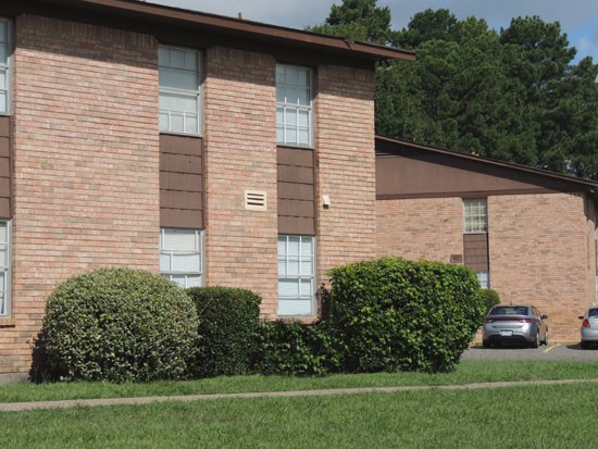 Brookwood Apartments Front View in Shreveport