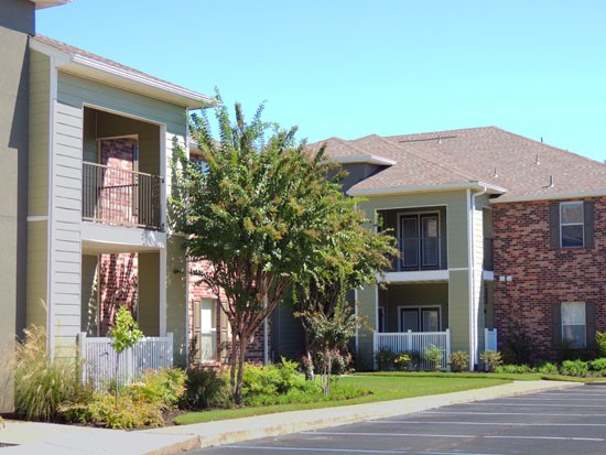 Canebrake-Apartments-courtyard-Aptshopper