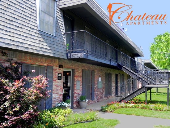 Chateau_Apartments_Front side view of beautiful apartment building with staircase