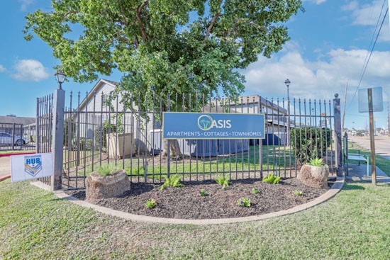 Oasis-Apartments-signage