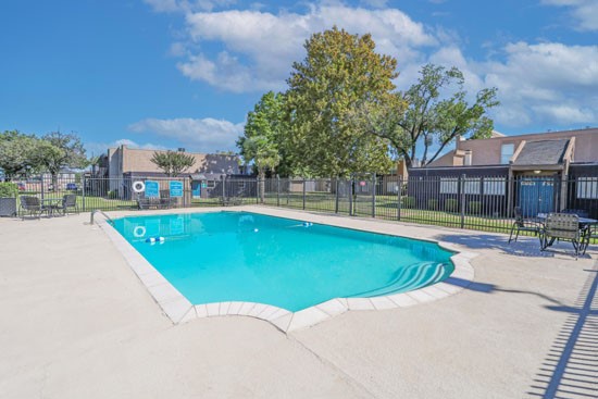 The_Drake_Bossier-Pool-deck