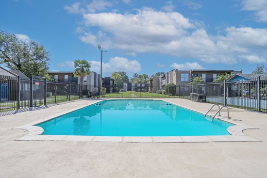 The_Drake_Bossier-Pool-headon