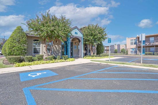 The_Drake_Bossier-clubhouse-parking