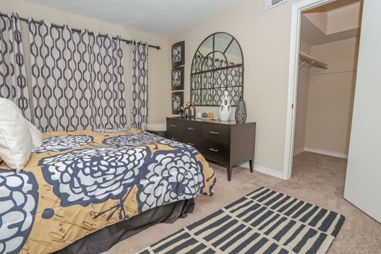 Magnolia-Apartments-Shreveport-model-bedroom1