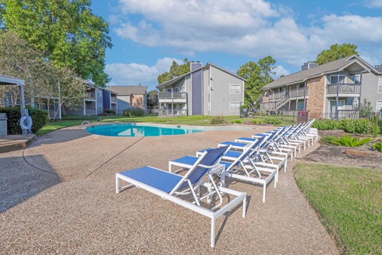 Laurel-Parc-Shreveport-Pool-deck