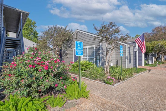Laurel-Parc-Shreveport-clubhouse