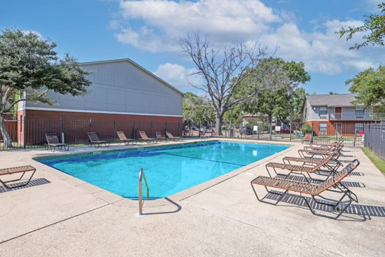Orleans-Square-Shreveport-Pool1