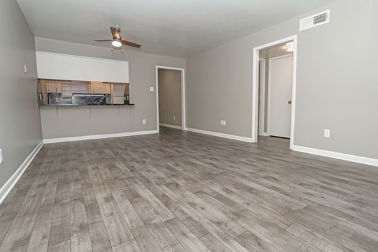 Orleans-Square-Vacant-Living-room