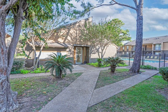Stone_Canyon-Shreveport-walkway
