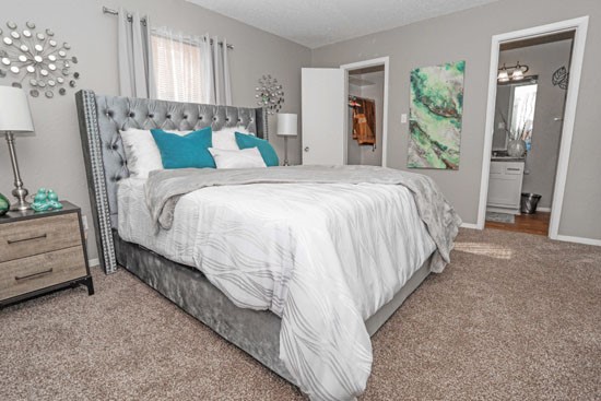 Stone_Canyon_apartments-Model-Bedroom2-closets