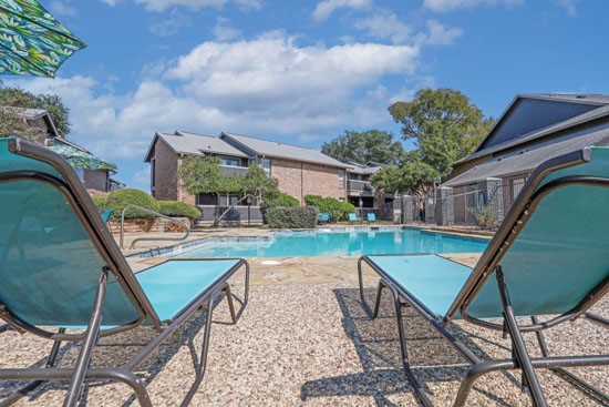 The_Pearl-Shreveport-pool-chairs