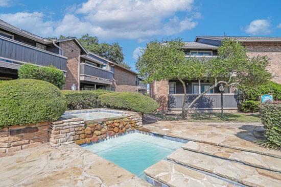 The_Pearl-Shreveport-pool-fountain1