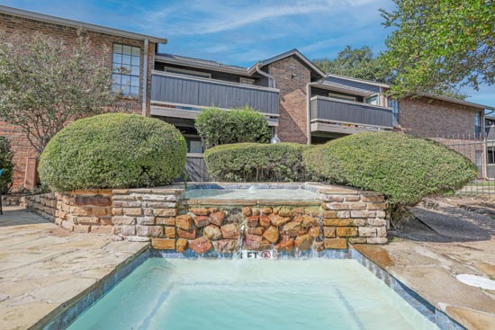 The_Pearl-Shreveport-pool-water-fall