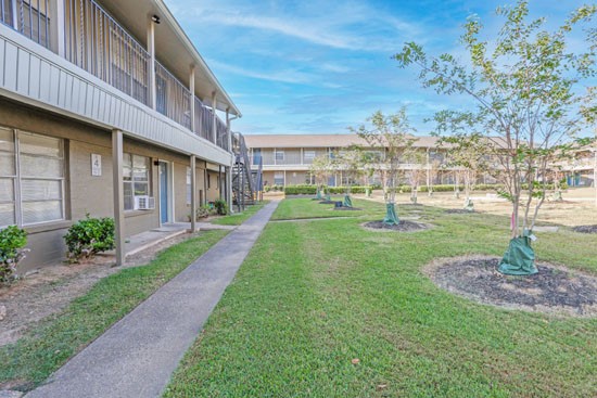 The Creole Apartments Shreveport patios