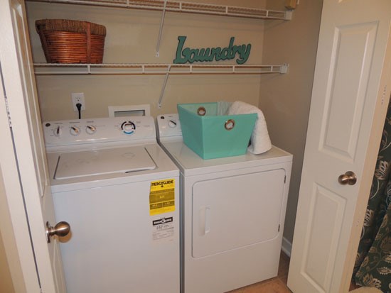Island Park  Apartments Laundry Room