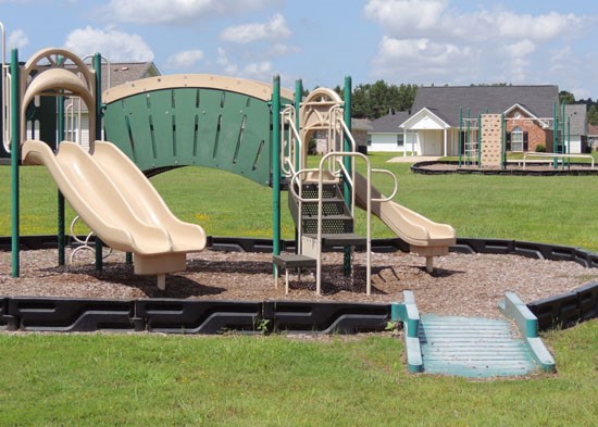 Kings Oaks second playground with slides in shreveport