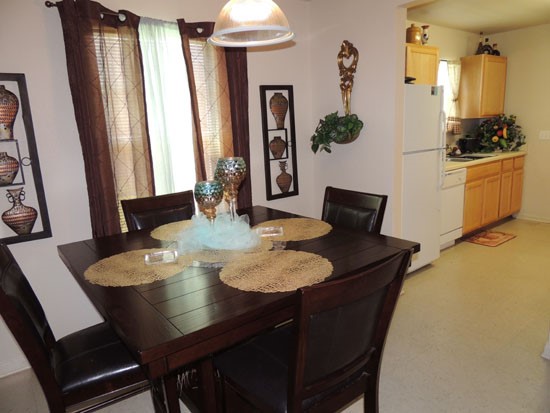 Kings Oaks Apartments dining room area looking into kitchen