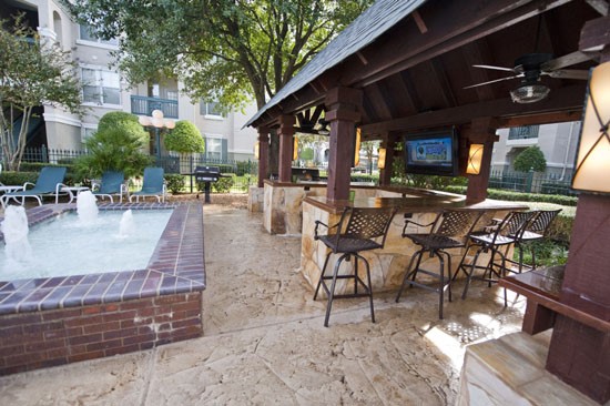 La Crosse Apartments stunning look outside at kitchen area near pool