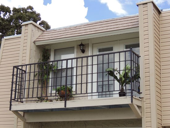 Lake Front Apartments Balcony