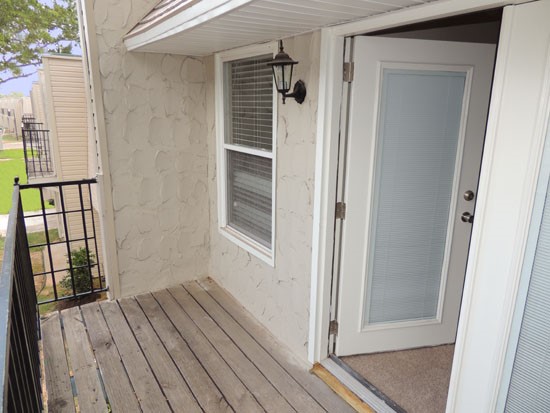 Lake Front Apartments Balcony