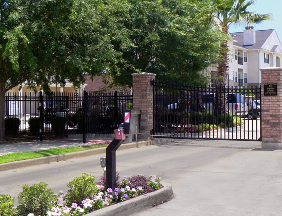 Lexington Place Apartments Gates