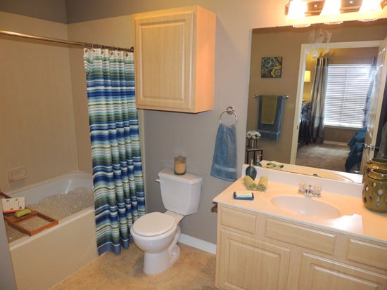 Lexington-Place-Apartments-Model-Interior-bathroom