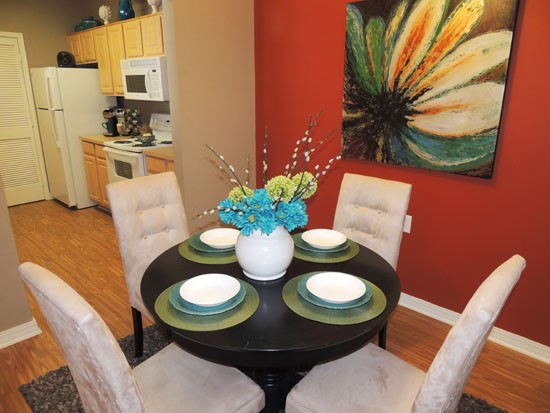Lexington-Place-Apartments-Model-dining