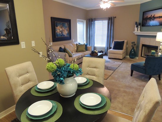 Lexington-Place-Apartments-Model-living-dining