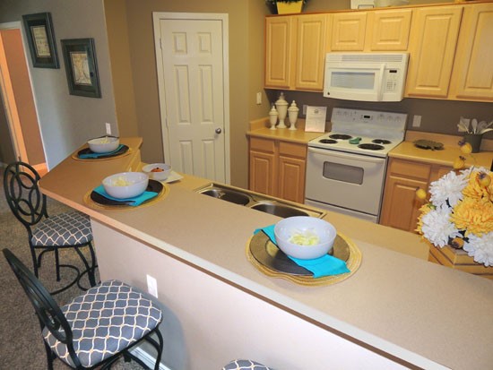 Lexington-Place-Apartment-in-Bossier-model-kitchen-bar
