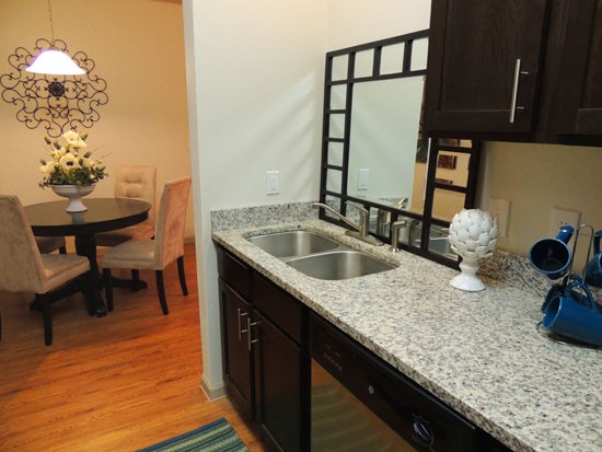 Lexington Place Apartments Model Dining