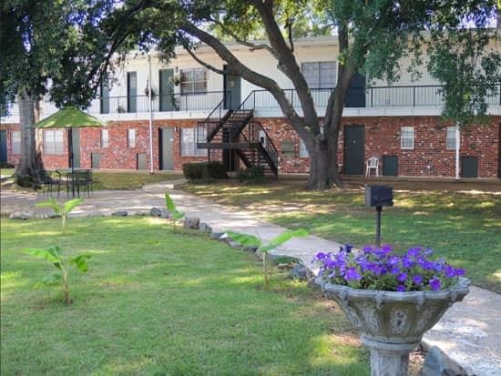 Park Villa Apartments beautiful open courtyard with a walk path and trees