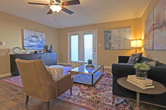Reserve of Bossier City Apartments living room ceiling fan