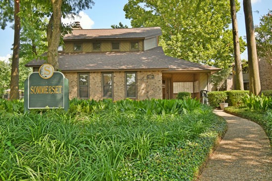 Sommerset Apartments Sign